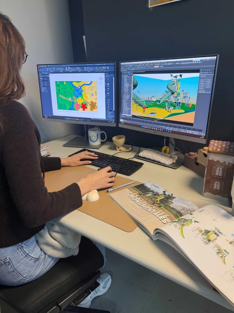 Conceptrice travaillant sur logiciel 3D conception aire de jeux double écran