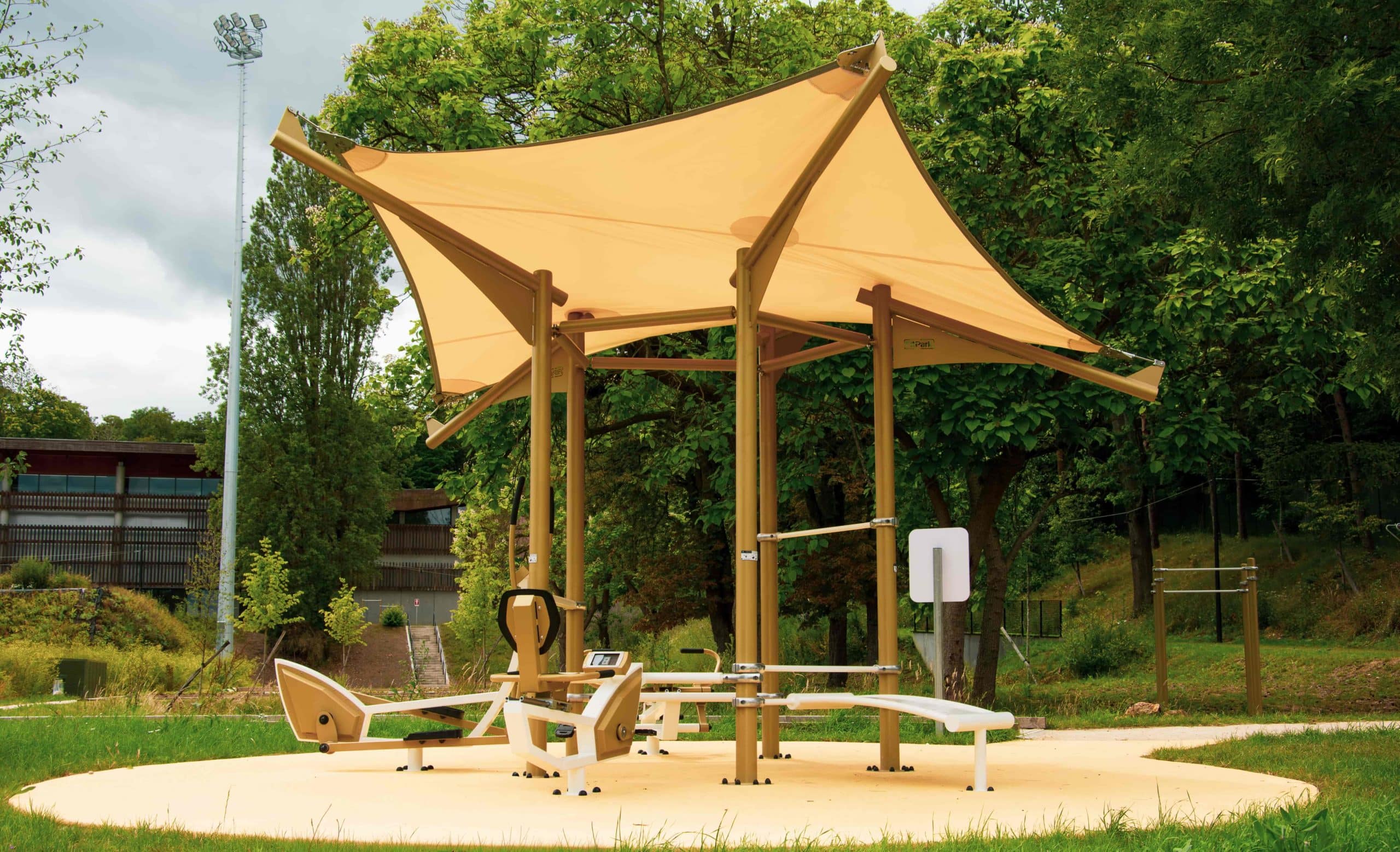Clamart : une aire de fitness dans un parc arboré au cœur du nouveau pôle sportif Hunebelle