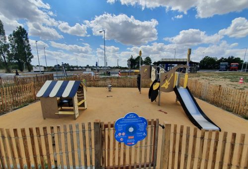Aire de jeux sur une aire de repos dyneff à Brouzils